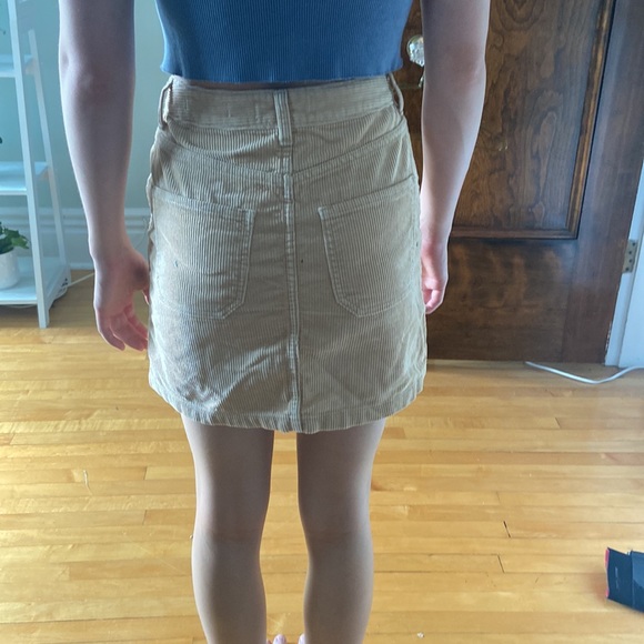 Hollister beige courduroy skirt - Picture 2 of 3